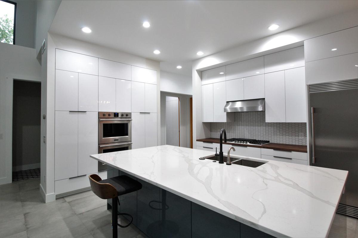 Royalty Custom Homes.BJE Royalty Custom Homes/ Calacatta Venice